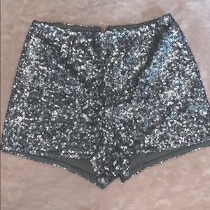 High-waisted shorts.